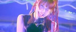 “虹女” 爱内里菜于歌舞伎町举办街头即兴演唱会,3000 人汇聚现场