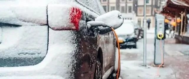 亲历｜寒冬中的特斯拉车主：续航里程减少时，就像刀往你心里扎