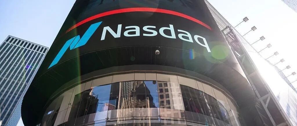 科技早报｜中概股周一再遭重挫；苹果发布iOS 15.4支持口罩解锁；知乎四季度营收同比增长96％