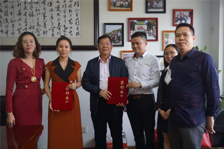 熱烈祝賀:【廣州大學(xué)&優(yōu)吸環(huán)保校企合作聯(lián)合室內(nèi)環(huán)境研究中心】成立了 熱烈祝賀:【廣州大學(xué)&優(yōu)吸環(huán)保校企合作聯(lián)合室內(nèi)環(huán)境研究中心】成立了