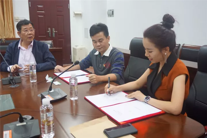 熱烈祝賀:【廣州大學(xué)&優(yōu)吸環(huán)保校企合作聯(lián)合室內(nèi)環(huán)境研究中心】成立了 熱烈祝賀:【廣州大學(xué)&優(yōu)吸環(huán)保校企合作聯(lián)合室內(nèi)環(huán)境研究中心】成立了