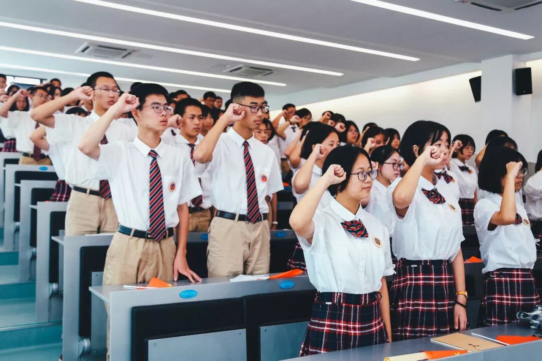 最亲爱的祖国我爱您福建泉州外国语学校洛江校区全体师生祝您生日快乐