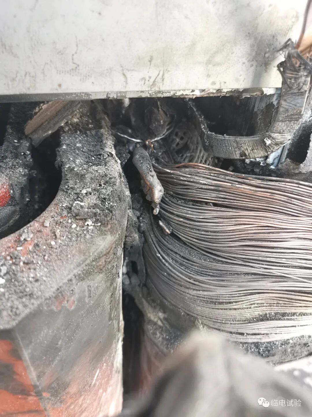 【讲解】干式变压器局部放电的原因和控制措施的图1