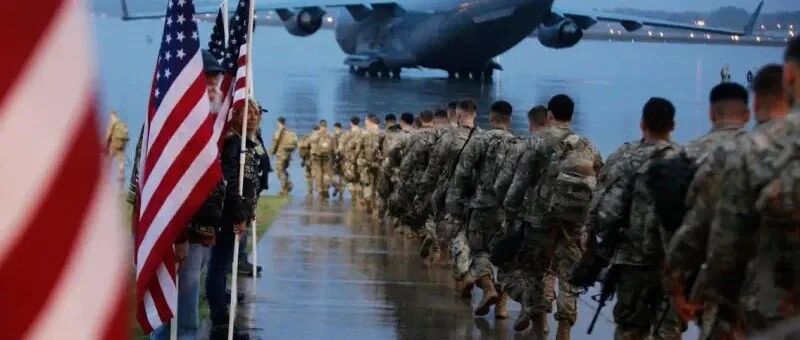 政府忙着“宫斗”、国防部下令“封口”，美军命运正被改写…