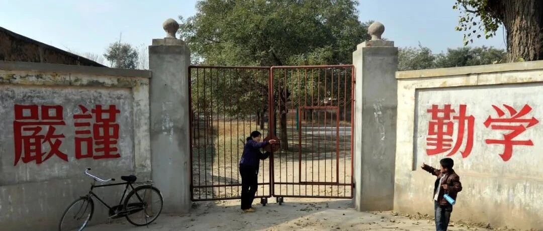 破败的“古天乐小学”：一所投资几十万，只用五六年就荒废……