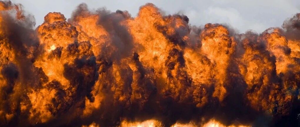 中亚“炸”了！两国为这事动手，伏笔19年前就埋下了……