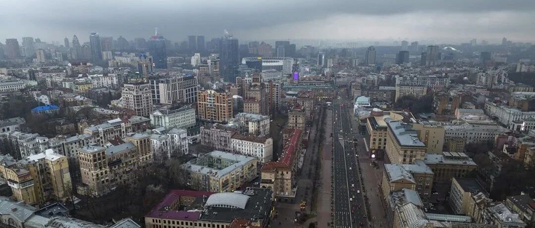 基辅发生连续爆炸，俄军坦克已抵达周边，乌克兰局势何以走到今天？