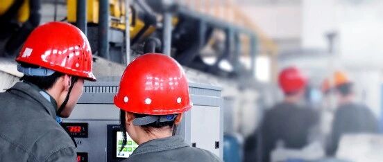 技术与实体：两腿带泥的小创新和大时代