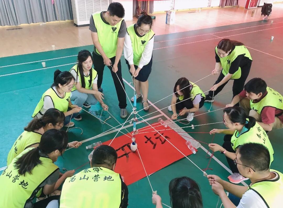 让激情凝聚力量_团建队名_凝心聚力精彩绽放