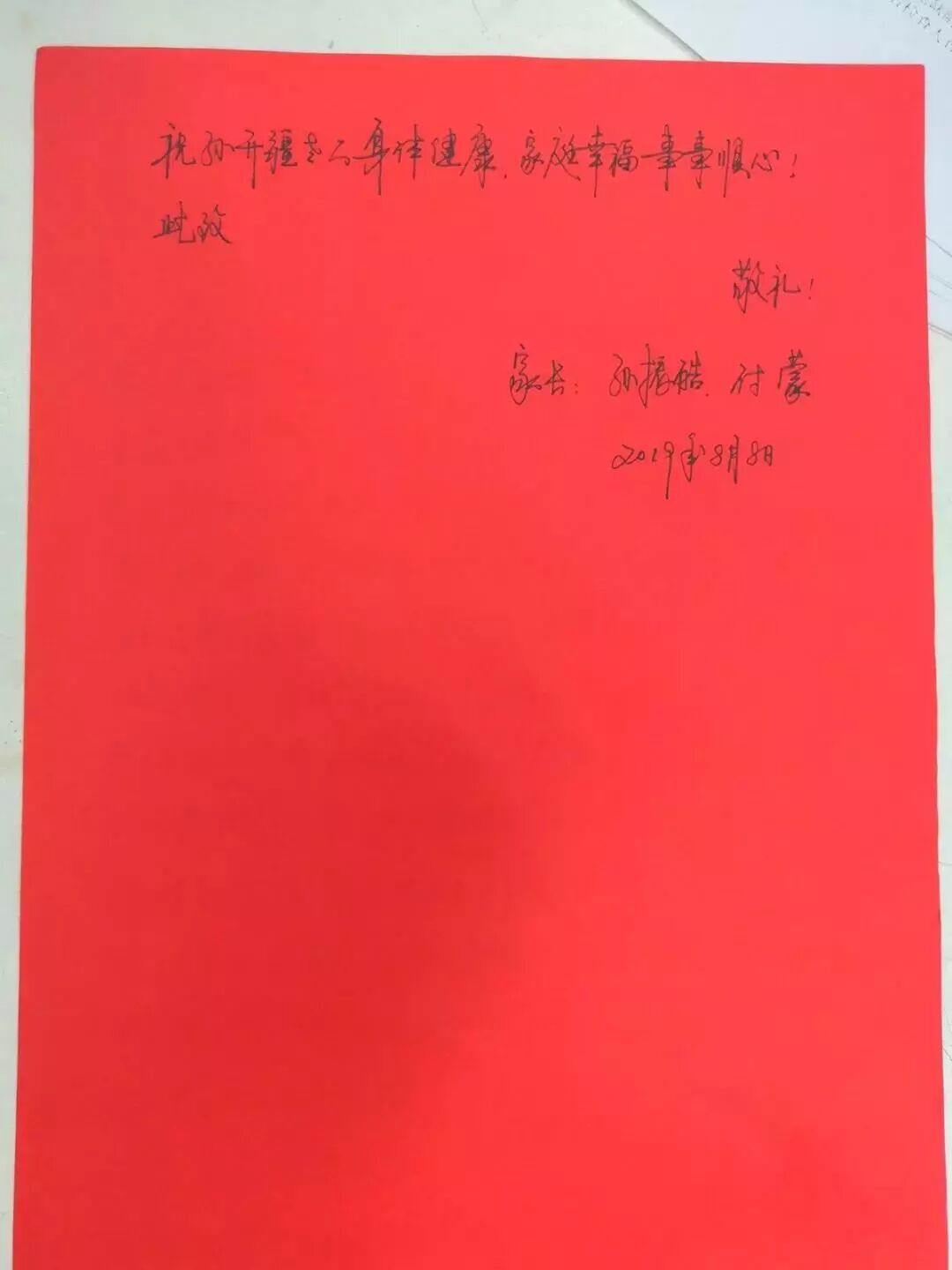 7旬老海军救女童无视翻滚巨浪场景感人【附完整视频】