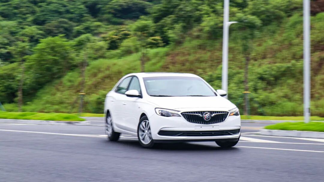 开了48v轻混"外挂"的别克英朗,开起来怎么样?