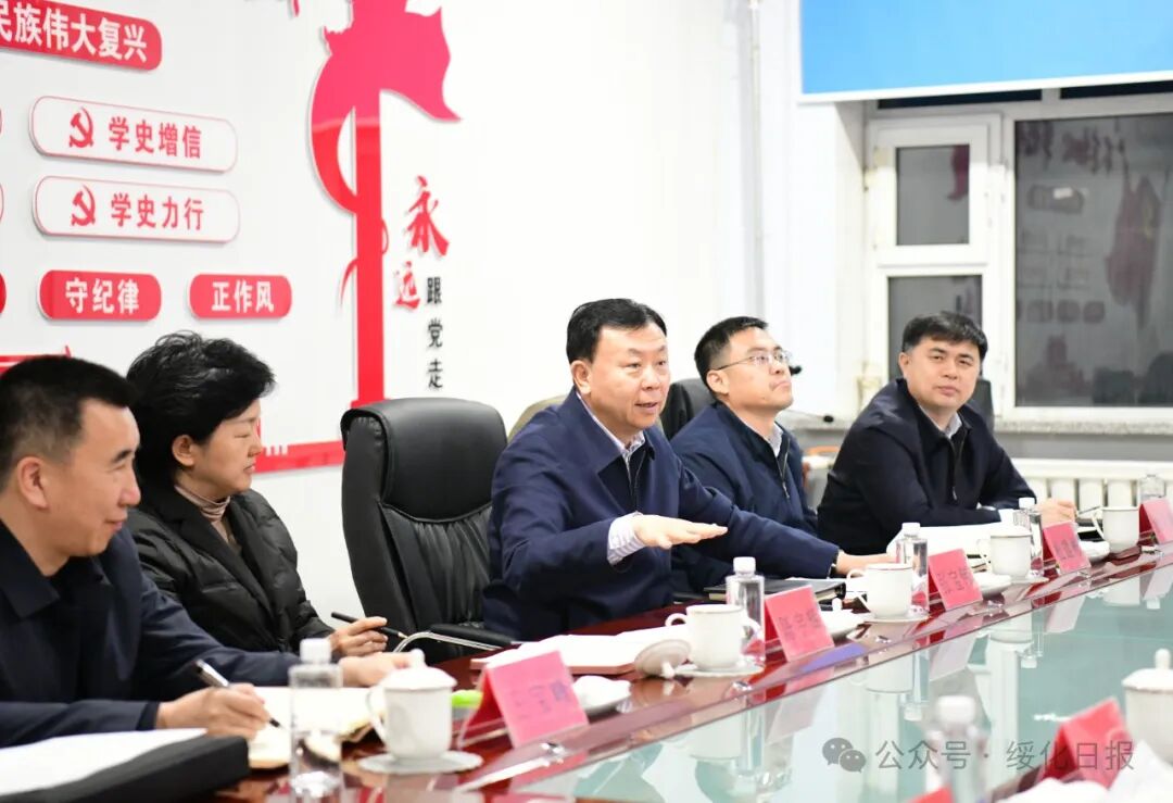 张宝伟到海伦市宣讲全国两会精神并调研
