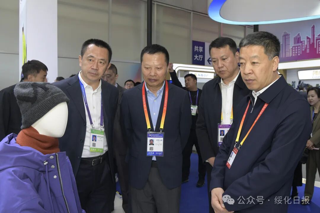 陈立军到哈洽会我市展区调研指导