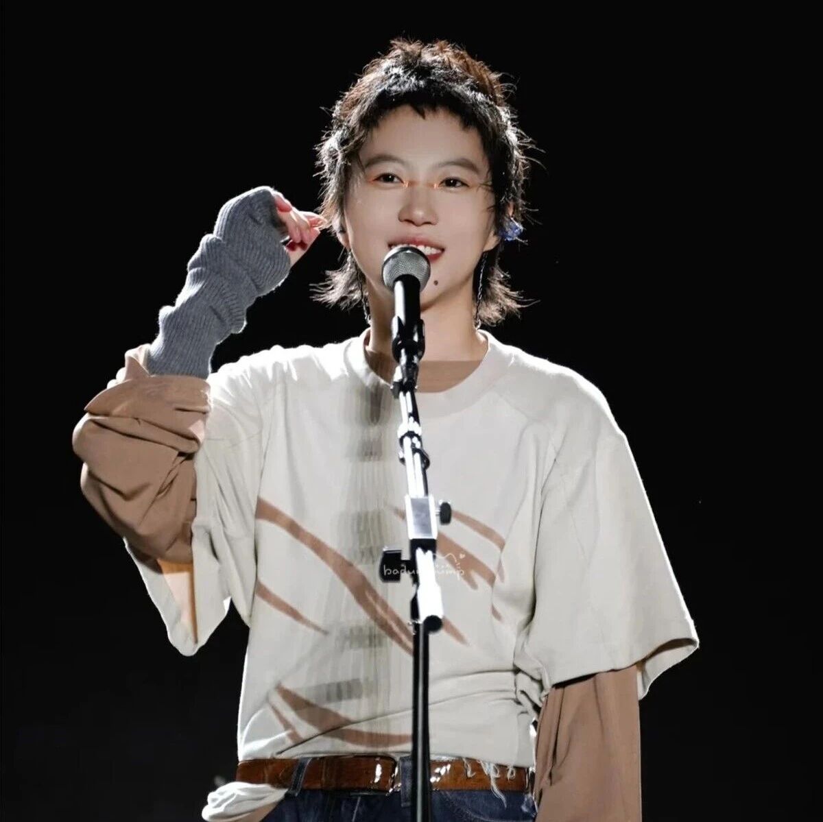 窦靖童:我妈钱多到用不完,但穷苦潦倒的爸爸,成了我如今的心病