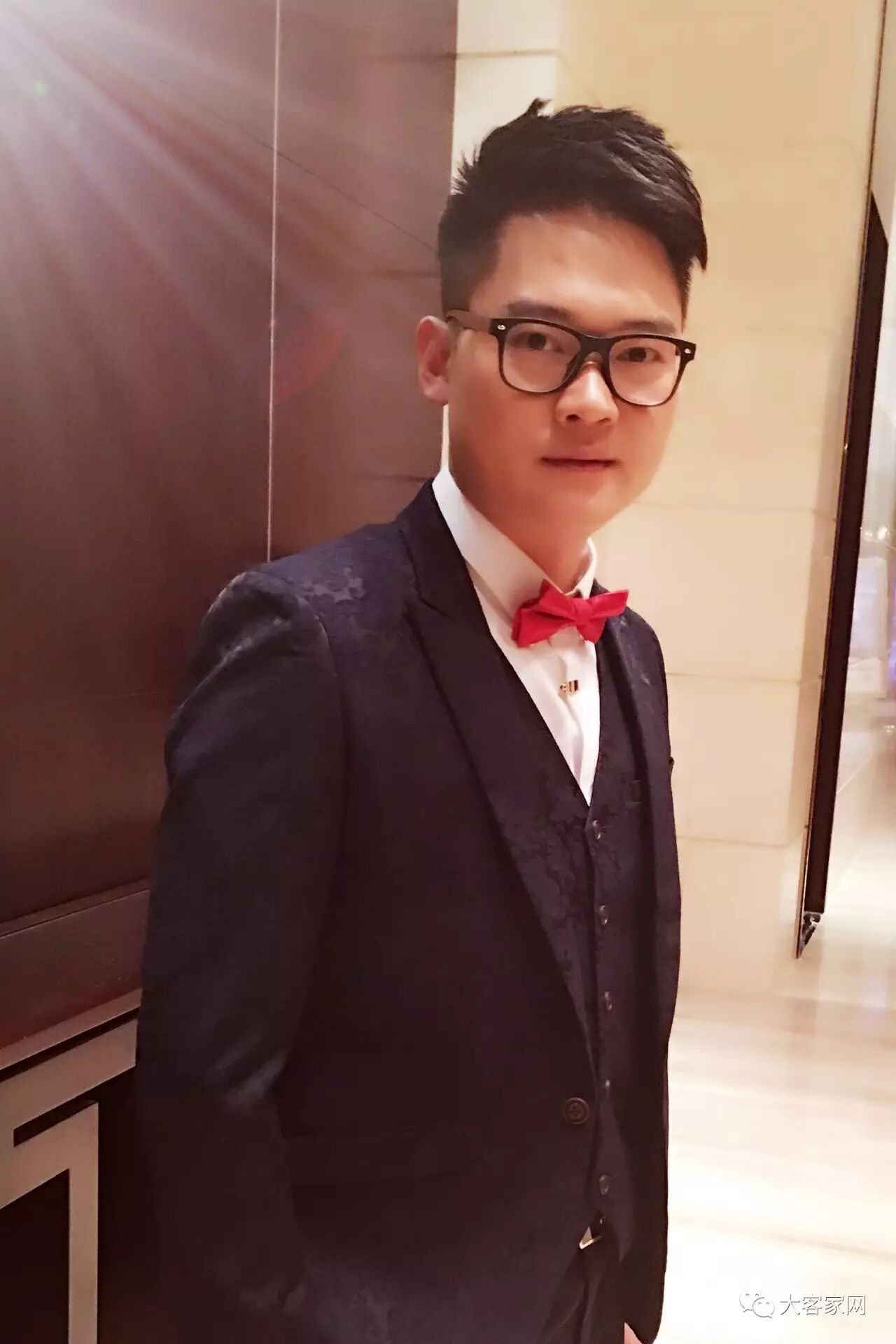 《恭喜发财》 作词:李良锋,曾辉彬 作曲/编曲:曾辉彬 演唱:曾辉彬