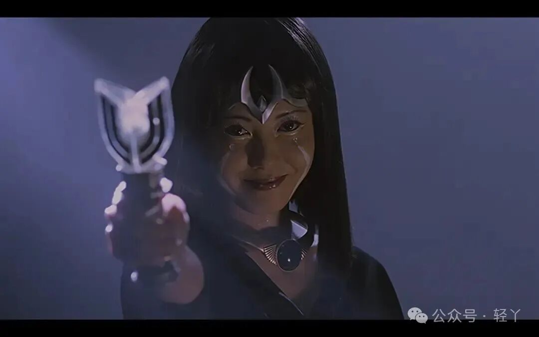 罗布奥特曼tv剧中,她首次亮相,是位善良活泼的高中生."凑朝阳"的演