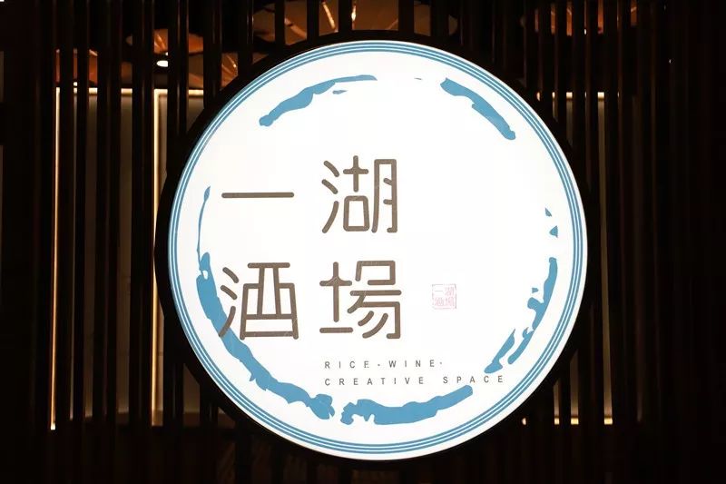 画舫夜游鉴湖穿越5D彩虹玻璃栈道在霓虹“月亮”上一览