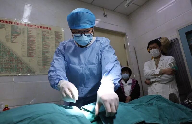 北京首例“戒酒芯片”手术完成：一次效力超150天，让喝酒变得“不那么快乐”(图1)