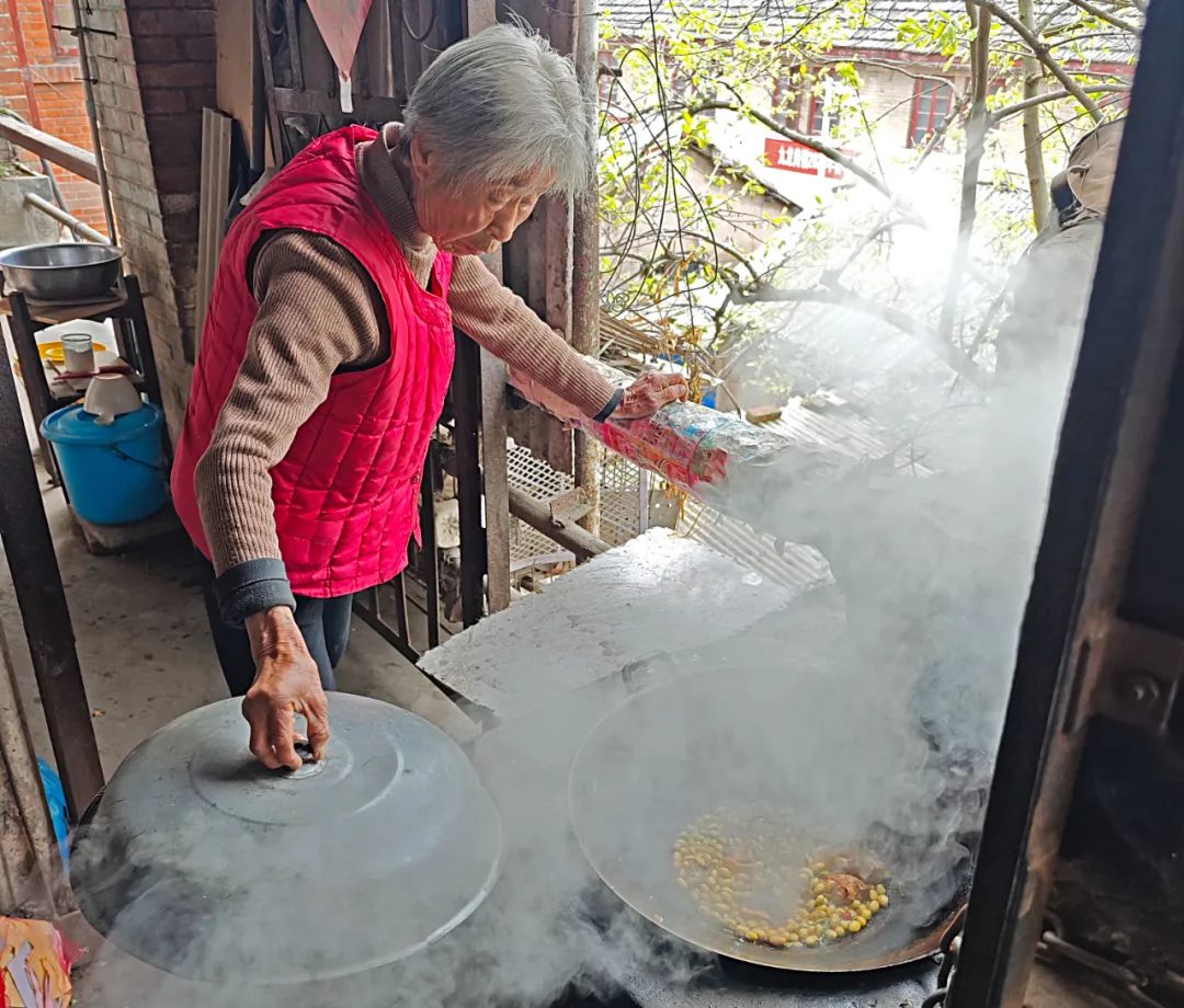 妈妈辛苦劳作的图片图片