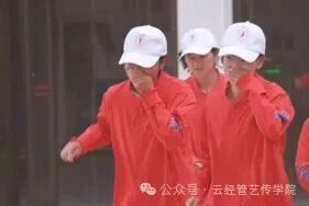 【社区风采】艺术与传媒学院 2025 级新生应急逃生演练圆满完成 温暖的 云经管艺传学院     2025年9月18日 20:40   第 3 张