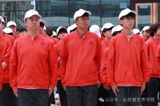 【社区风采】艺术与传媒学院 2025 级新生应急逃生演练圆满完成 温暖的 云经管艺传学院     2025年9月18日 20:40   第 4 张