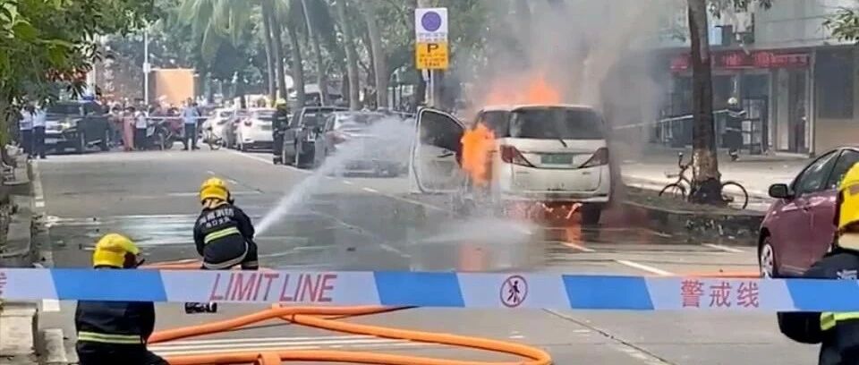 事发海口！一辆电动汽车突然起火，车主：明明是熄火状态啊？