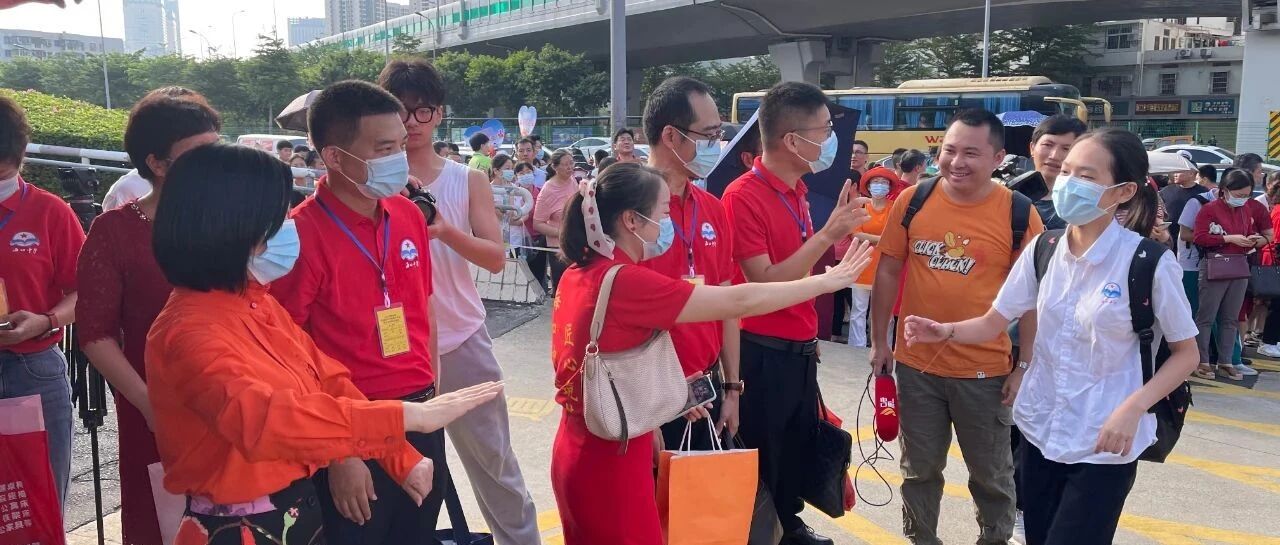 直击2021高考第一天！考生忘带身份证家长求助交警，铁骑应急出动！