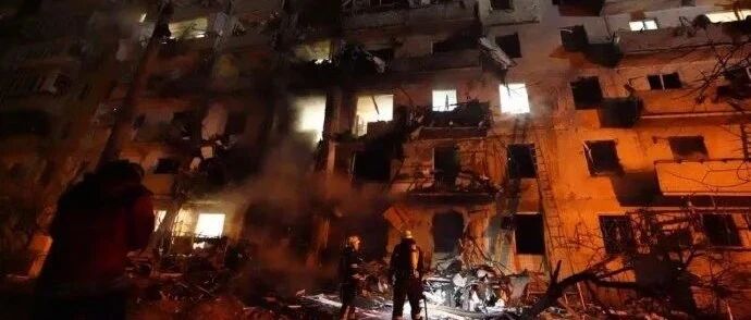 俄军坦克已抵达基辅周边，俄乌双方正在激战！乌克兰局势最新进展→