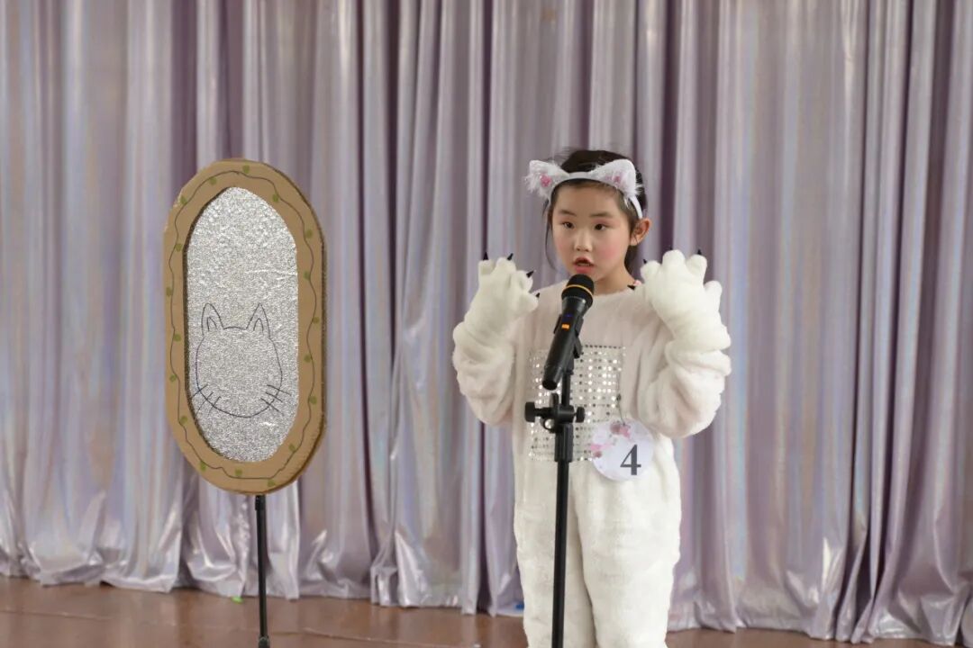 《小猫照镜子》吴巧书《孔融让梨》张书瑶《狼和鸭子》陈诗怡《机智的小