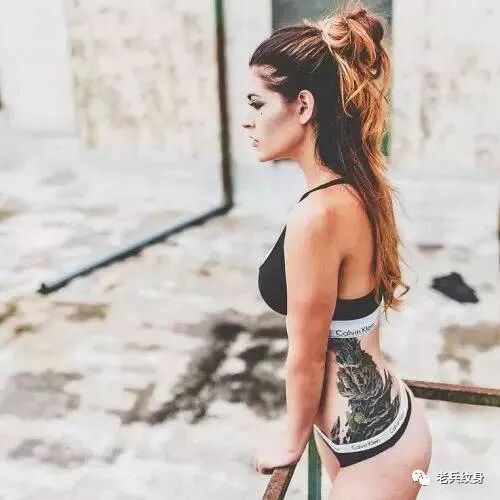 腰是好腰，就是这纹身.....有点太妖娆了...