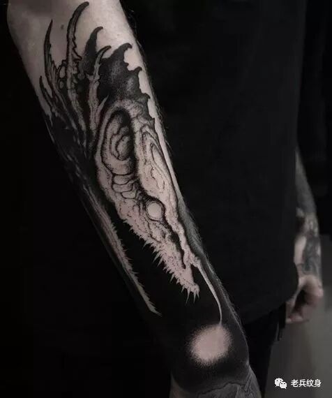 生活不止眼前的苟且，还有远处的黑暗