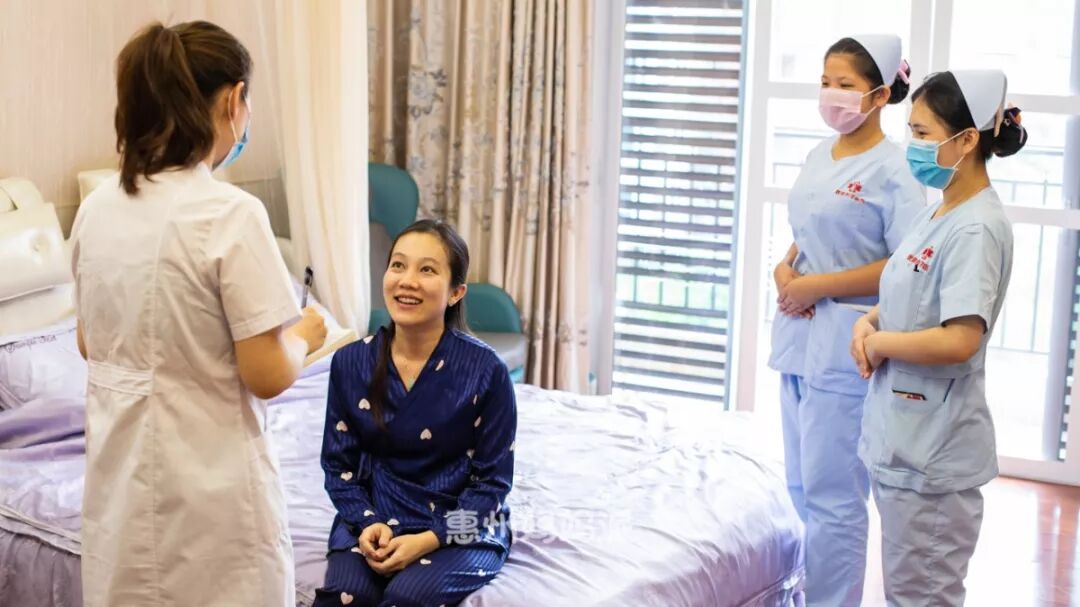 月子中心需要什么資質(zhì)_月子中心多少錢(qián)一月_在月子中心