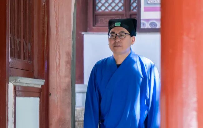 现今,罗松道长创建了包含上述医疗技法的《道医筋骨疼痛针药治疗》