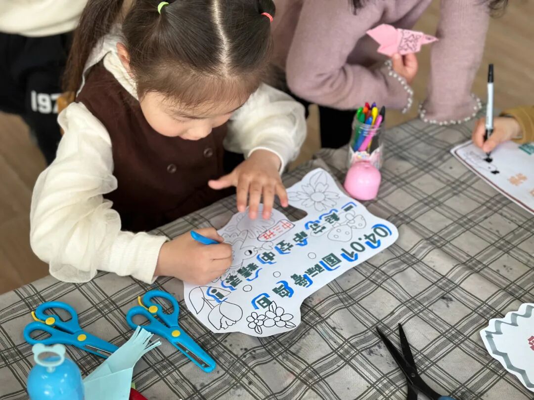 护鸟牌怎么写萌娃故事丨嗨！小鸟_https://www.jmylbn.com_新闻资讯_第39张