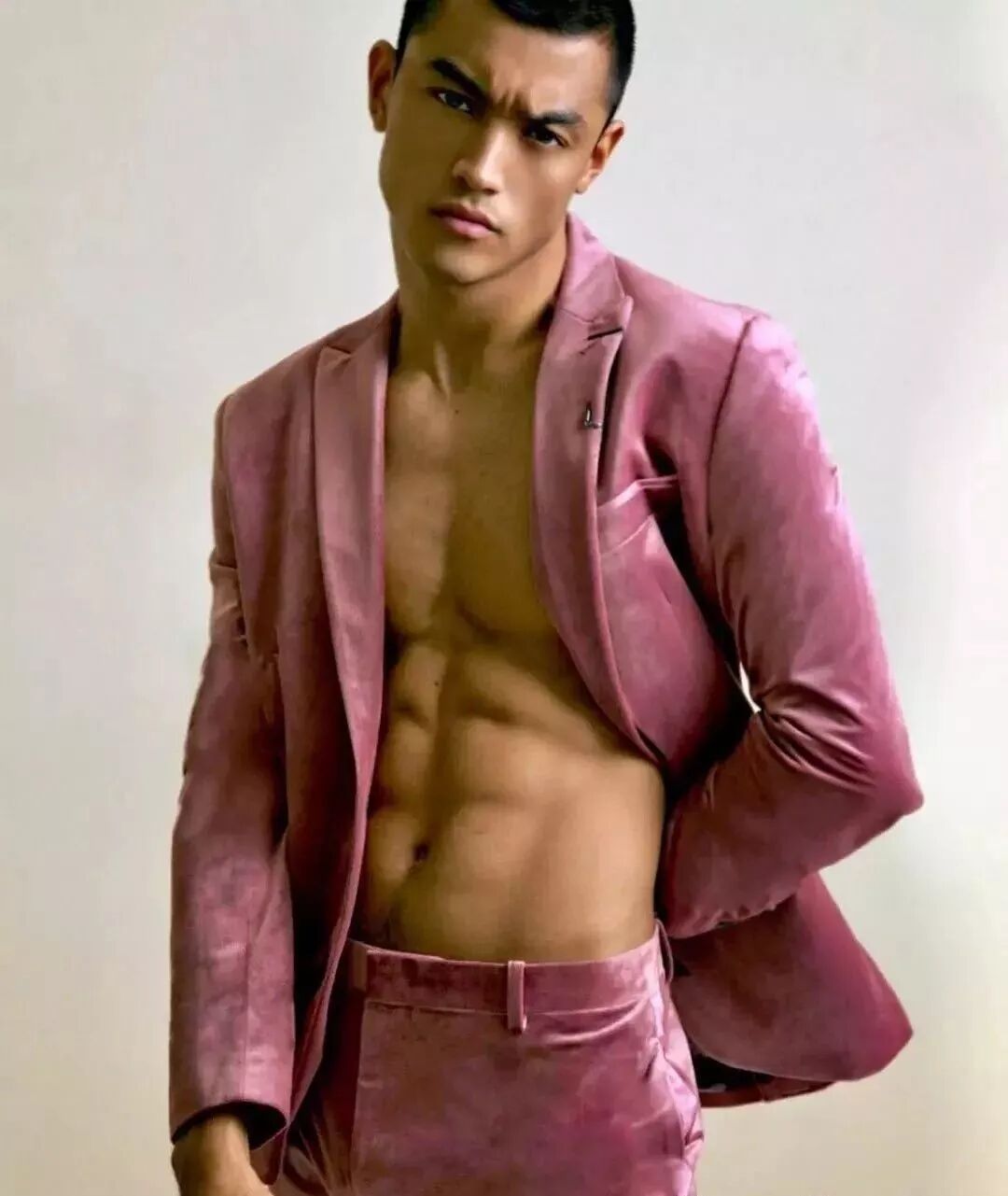 N国混血，MAN到爆的超模私底下竟然是这样的？！ - 51虹马