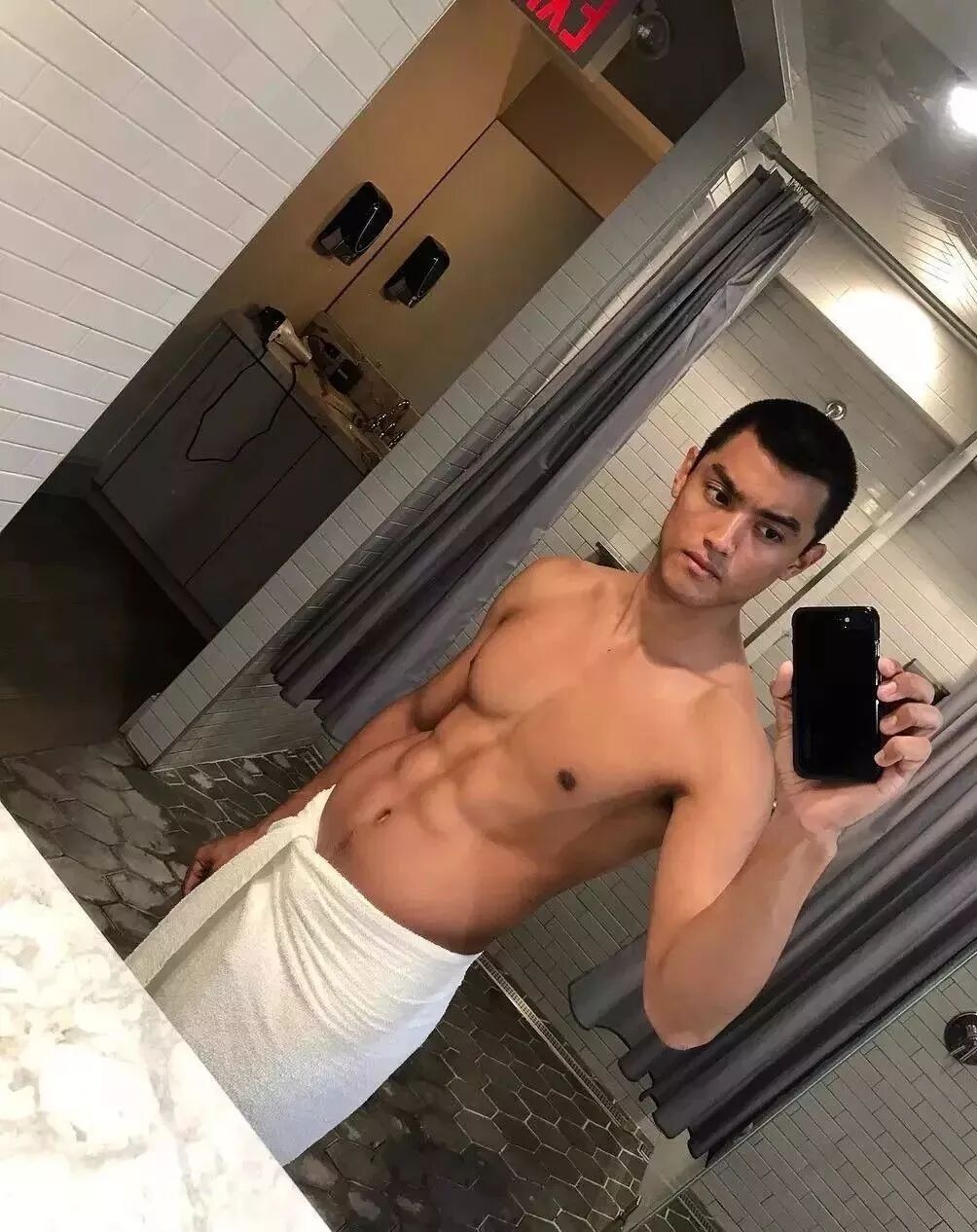 N国混血，MAN到爆的超模私底下竟然是这样的？！ - 51虹马