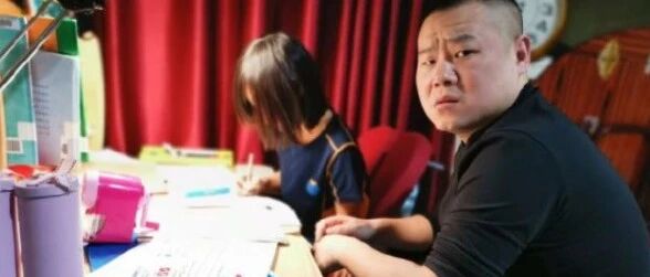 家长未参加大扫除被老师约谈，多少父母活成了陪读书童