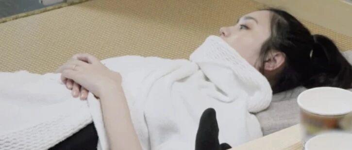 何猷君吐槽奚梦瑶双下巴好明显，她一语道出产后真相，悲伤又无奈