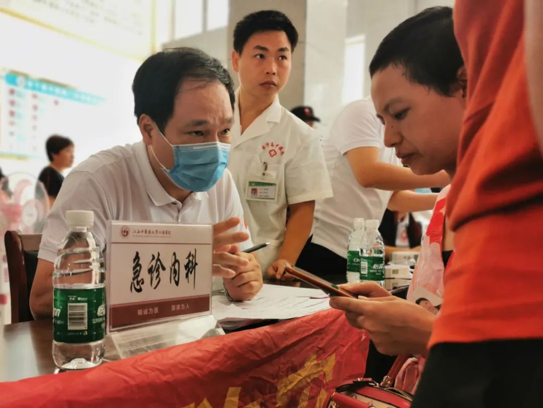 服務基層 共同提升 江西省中醫院專家在餘幹縣中醫院開展義診 健康 第6張