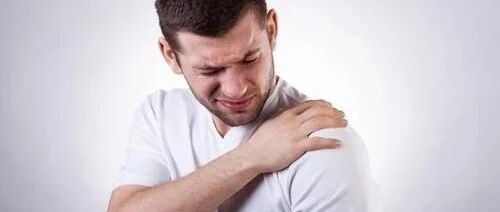 肩关节上抬“咔咔”响，可能是肩峰撞击惹的祸