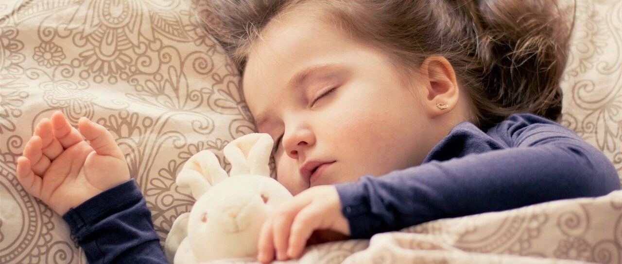 小儿睡觉张口呼吸，经常打鼾，罪魁祸首竟然是“ 腺样体肥大 ”