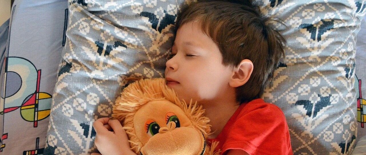 小儿遗尿影响孩子身心健康，中医治疗见效快，更安全！