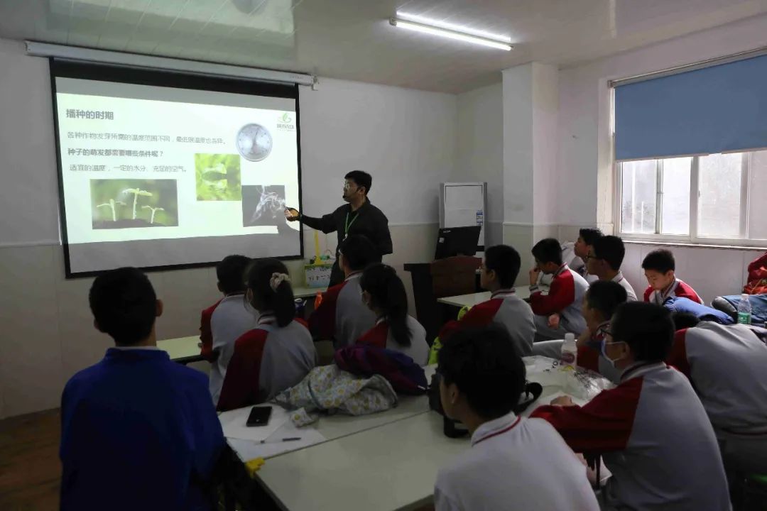 学农躬耕获新知 不负春光与时行
