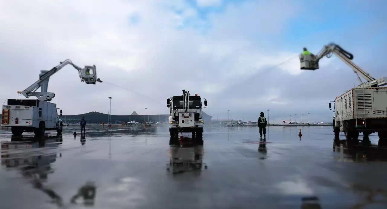 又到一年除冰季雲南空港飛機維修開展除防冰綜合模擬演練