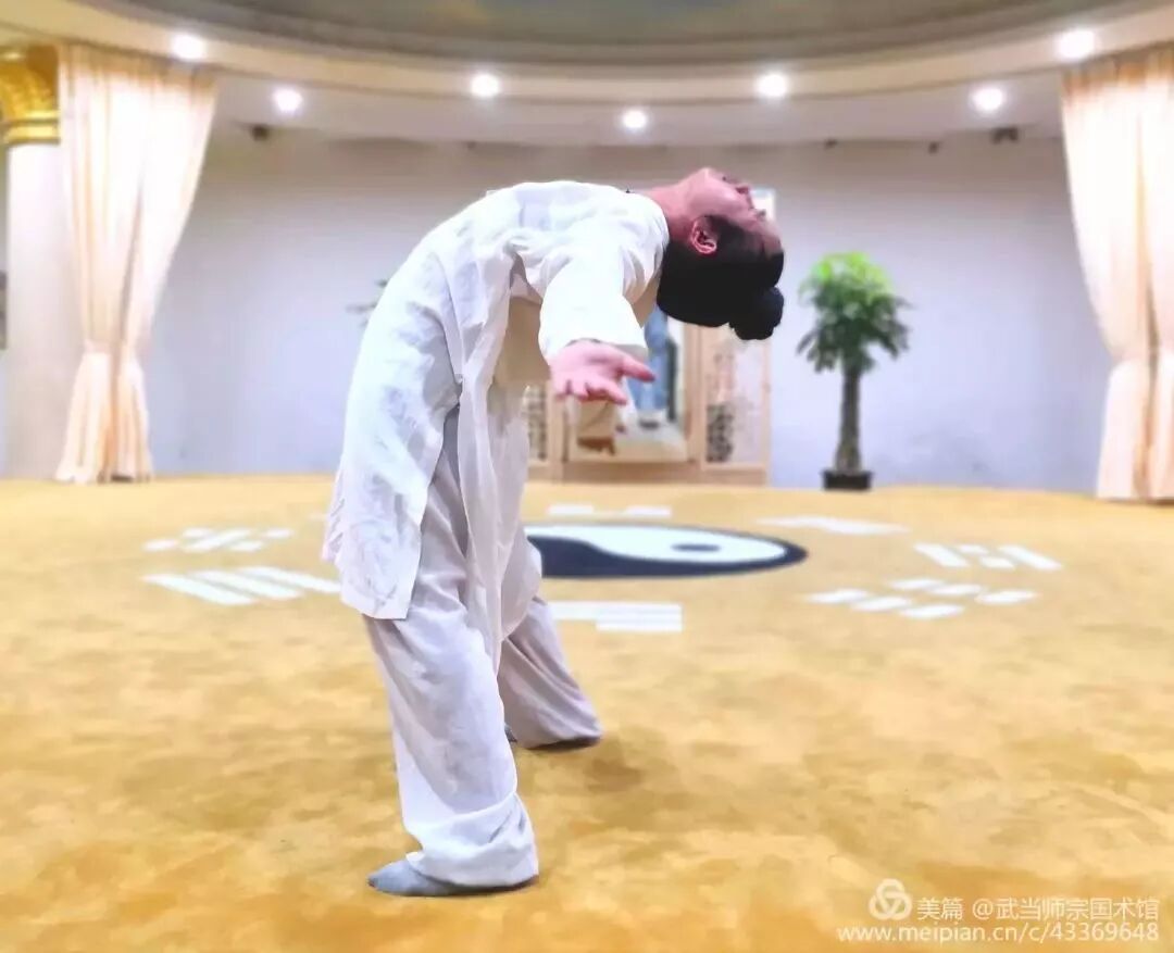 【秦师宗道长讲学堂】活骨气功第三式