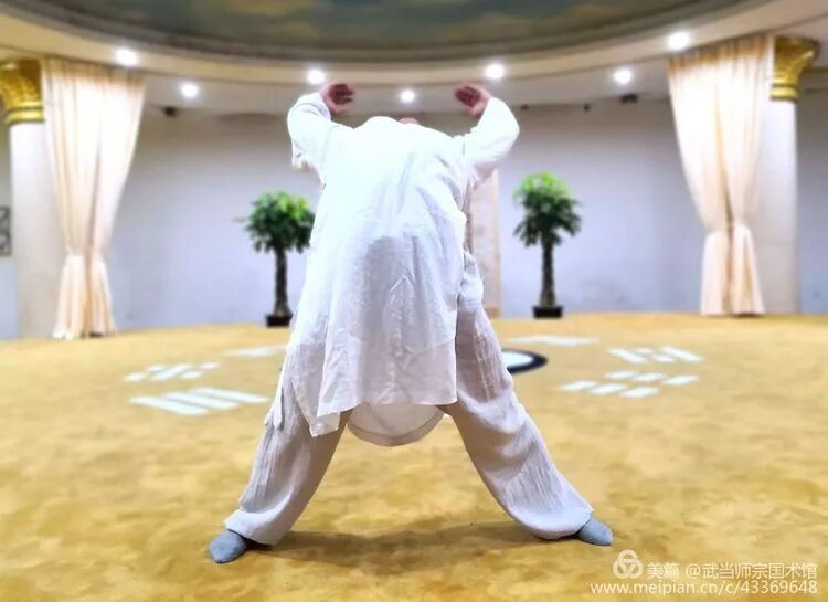 道家活骨气功详解第二式：旋转乾坤万物生