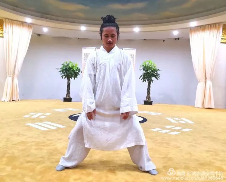 道家活骨气功详解第二式：旋转乾坤万物生