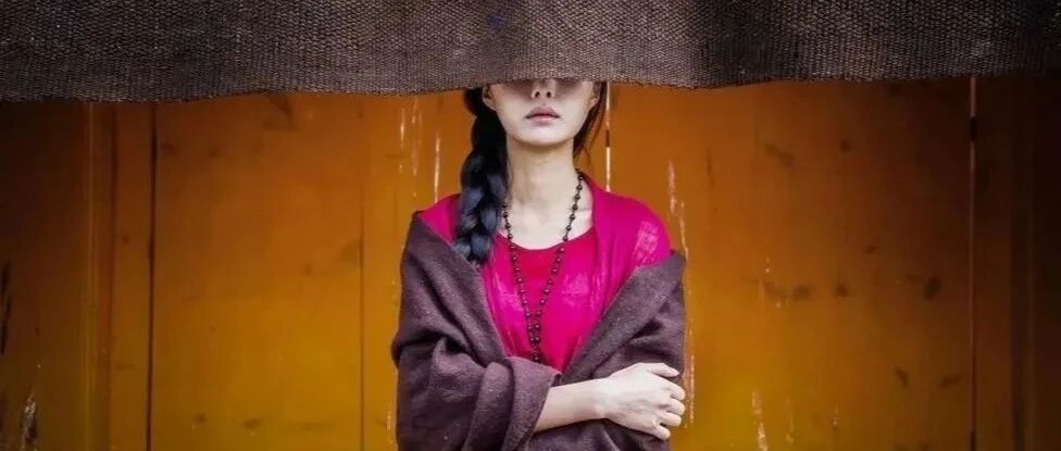 同学群、亲戚群很少说话，但也不退群，往往是以下几种人