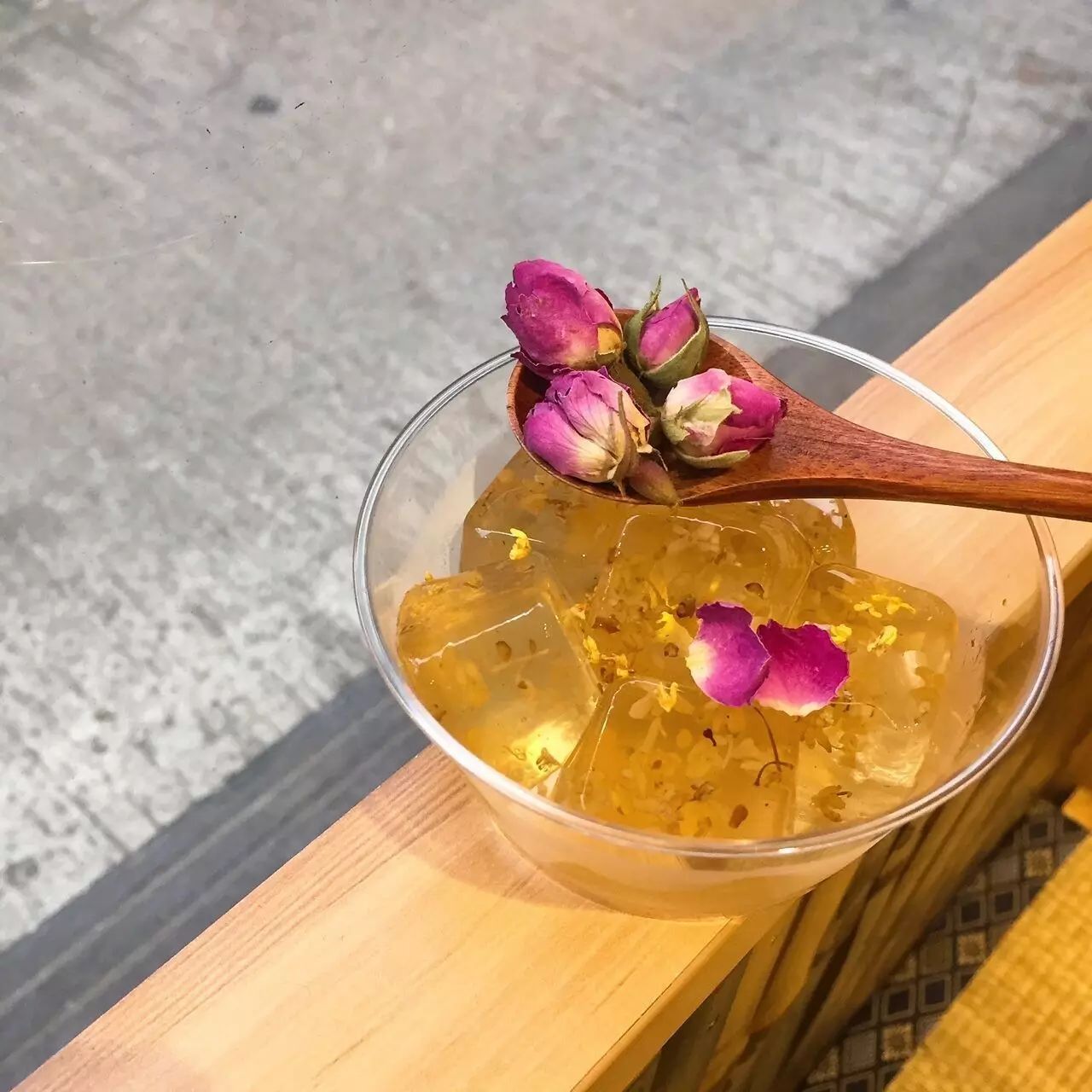 玫瑰花金桂花茶冻