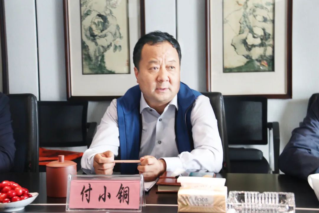 陕西柳林酒业集团董事长付小铜付董事长进一步指出,企业的竞争是品牌